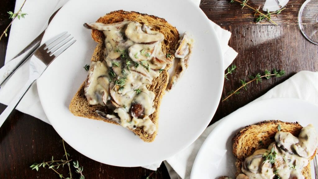 How To Make Creamy Garlic Mushrooms On Toast At Home 4373