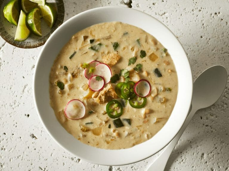 How To Make Creamy White Chicken Chili At Home - feastfulcuisine.com